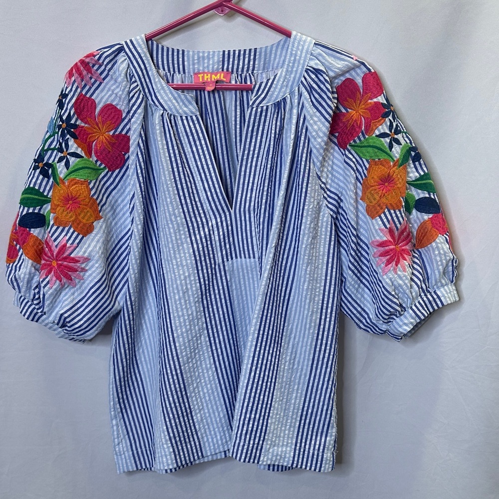 THML Remy puffed sleeve top in blue/white seersucker top. Size M - Picture 2 of 5